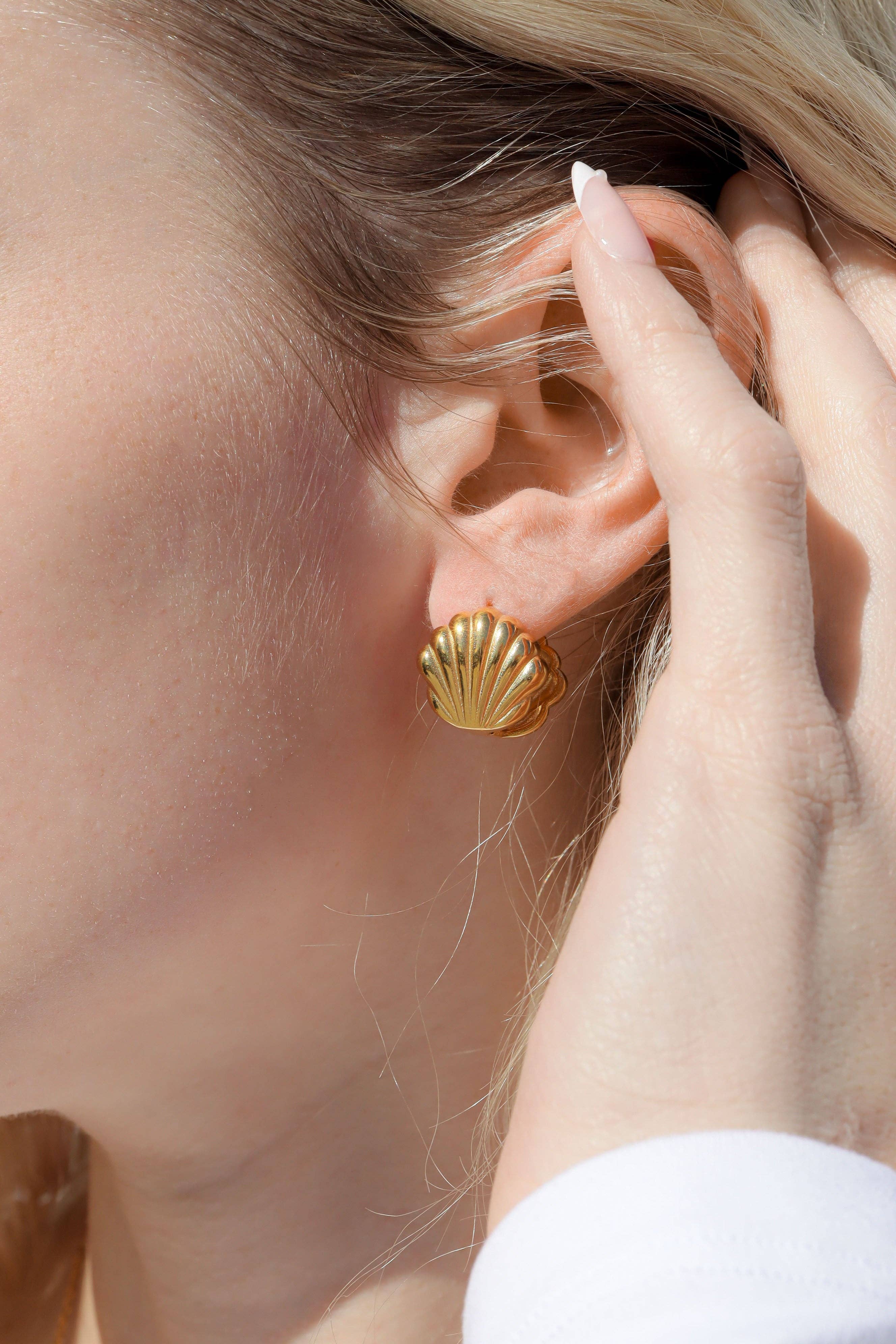 18K Gold Shell Huggie Earrings