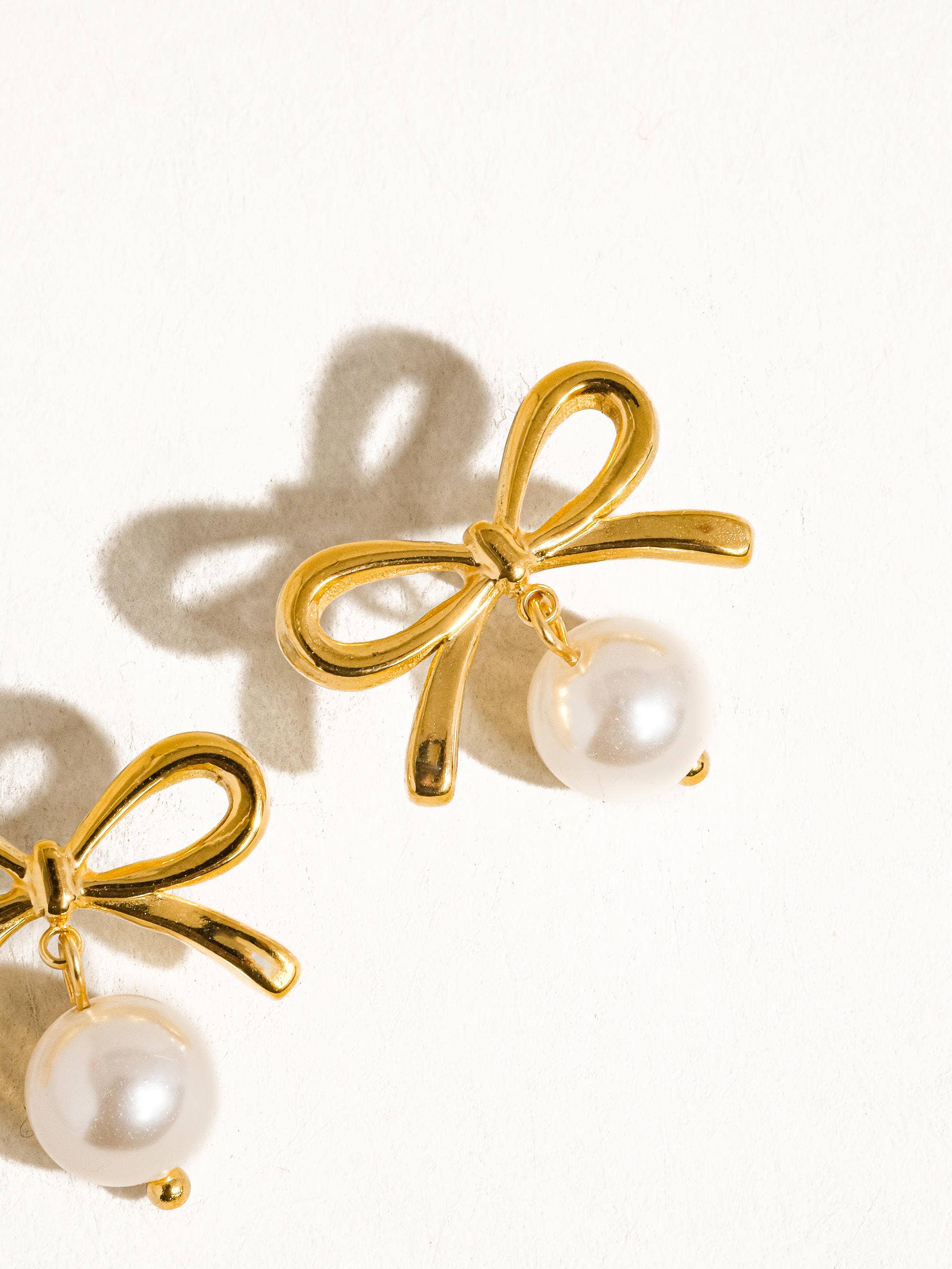 Bow Pearl Earring