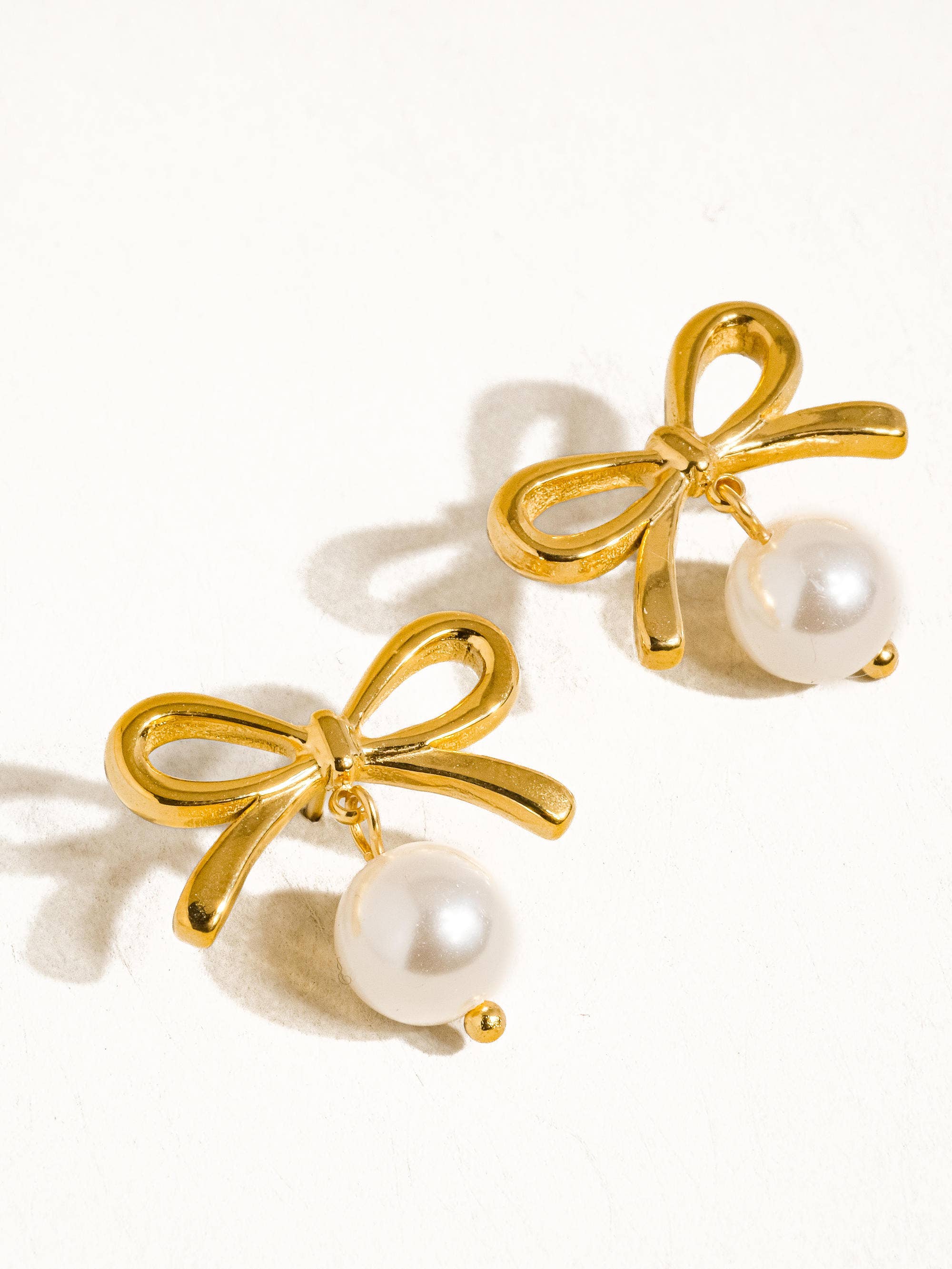 Bow Pearl Earring